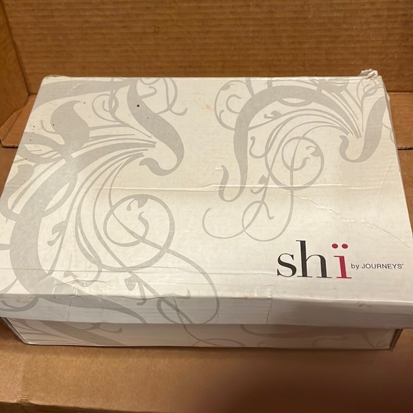 Size 7.5 black studded velour open toe heels - Picture 4 of 5